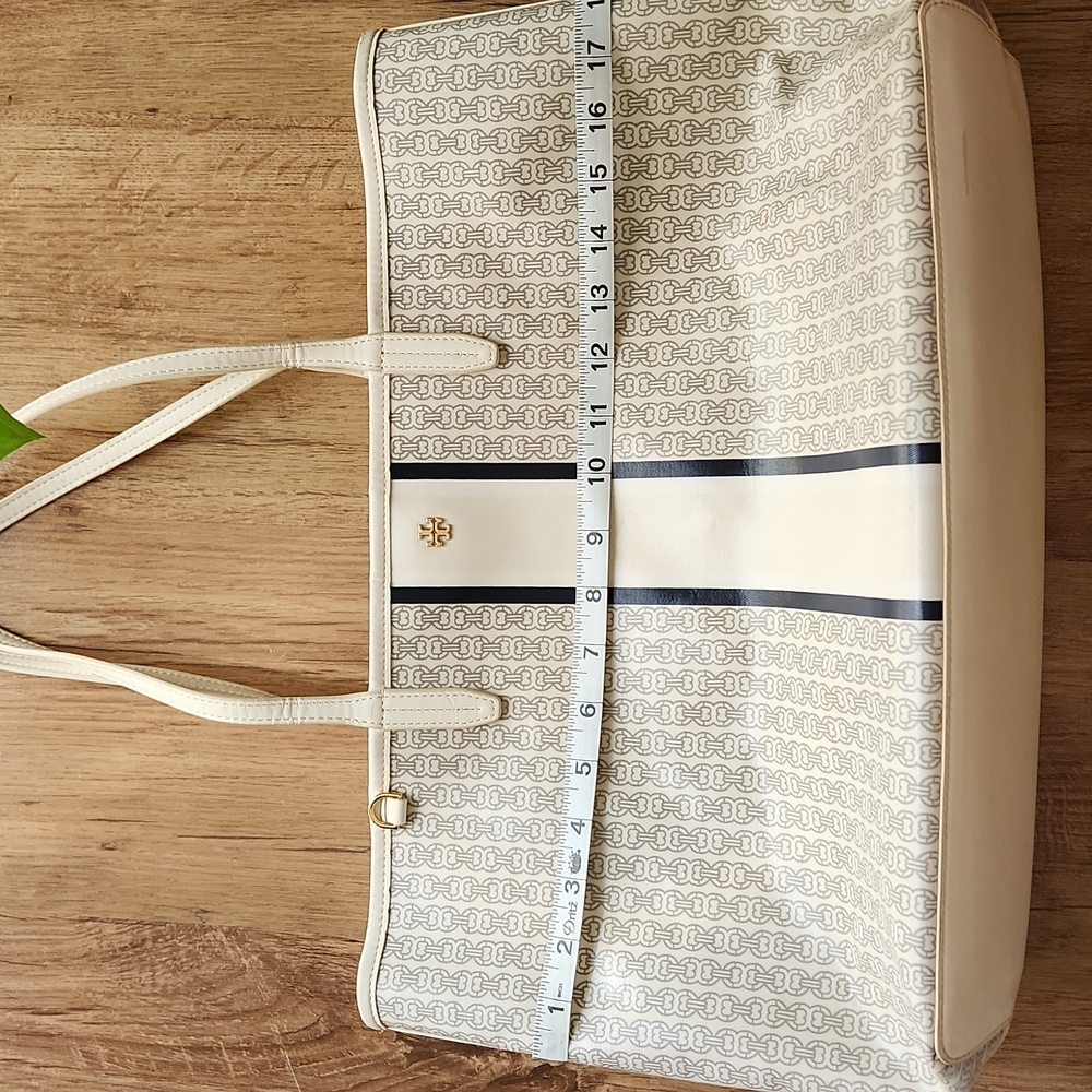 Tory Burch Gemini Link Tote - Picture 4 of 16